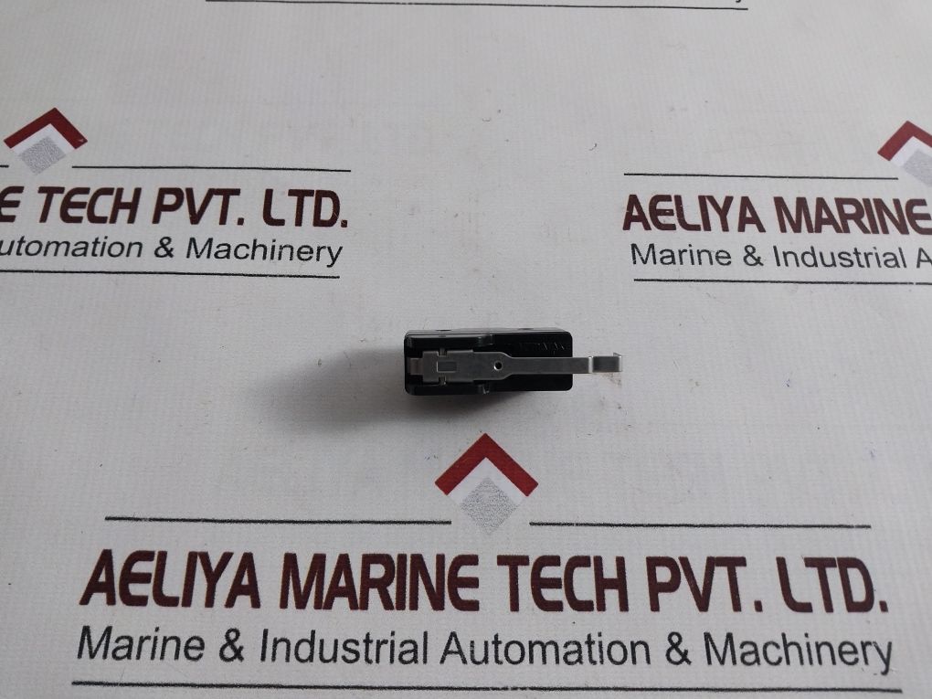 Lot Of 2X Azbil Bz-2Rw0214-t4-j Micro Limit Switch