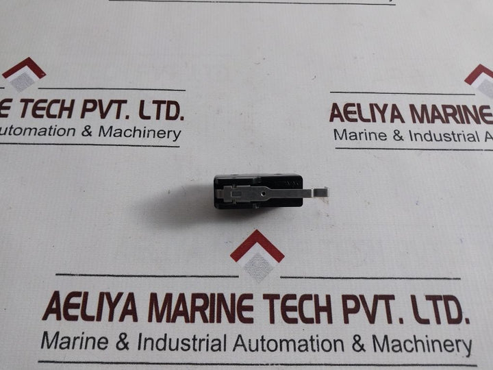 Lot Of 2X Azbil Bz-2Rw0214-t4-j Micro Limit Switch