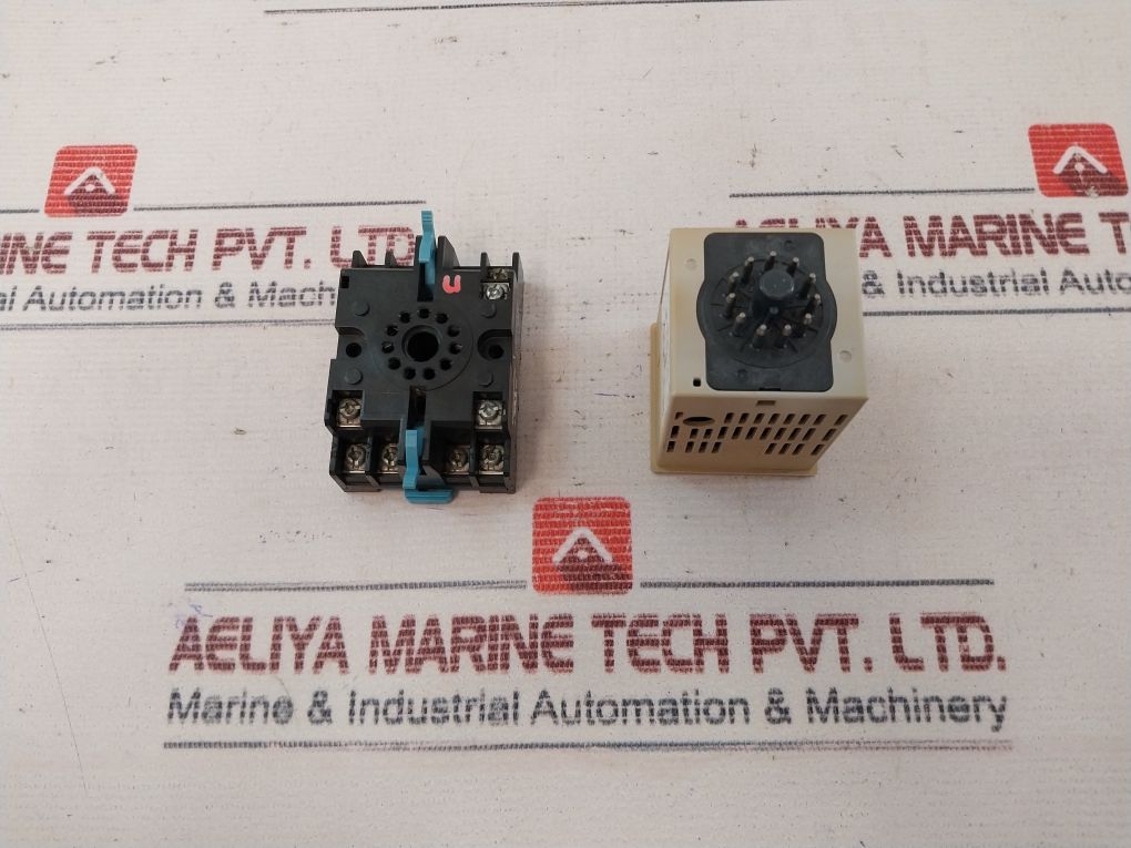Azbil Panasonic C15Sr0Ta0400 Digital Controller With Base At8-df11K