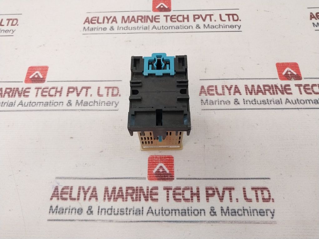 Azbil Panasonic C15Sr0Ta0400 Digital Controller With Base At8-df11K