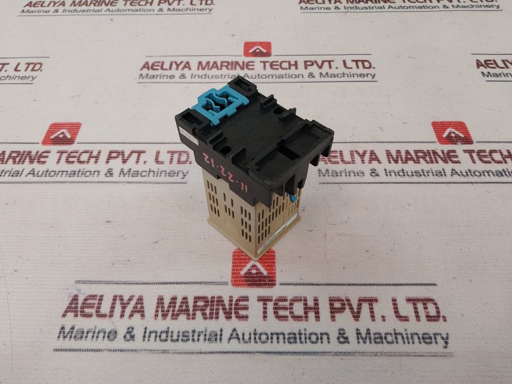 Azbil Panasonic C15Sr0Ta0400 Digital Controller With Base At8-df11K