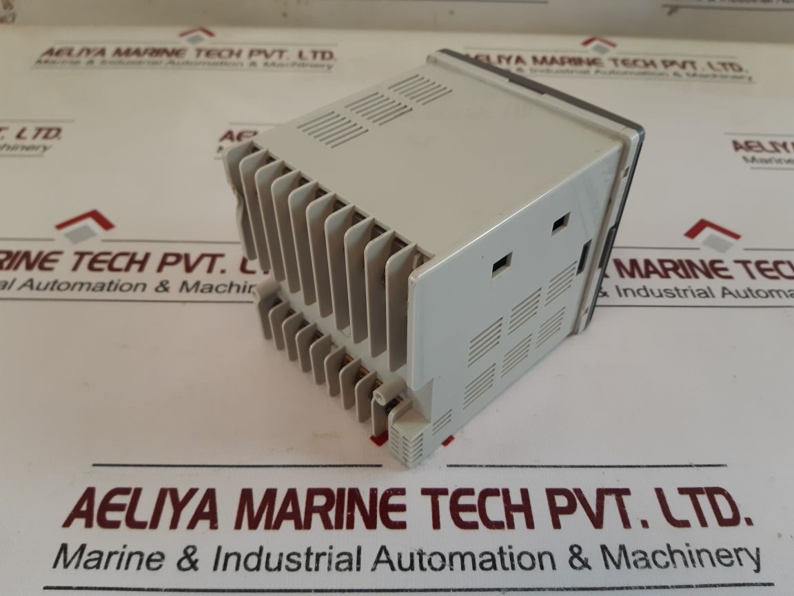 Azbil Sdc31 Digital Indicating Controller C312Ga000100