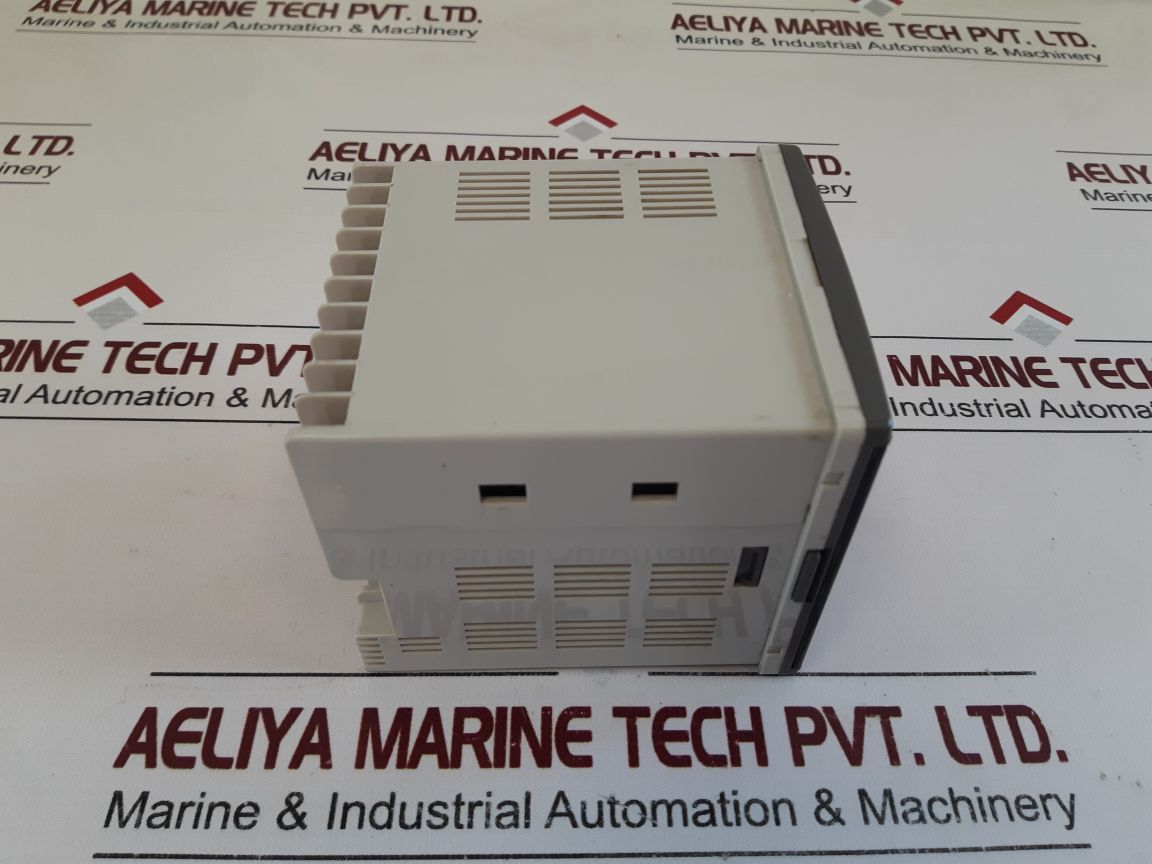 Azbil Sdc31 Digital Indicating Controller C312Ga000100