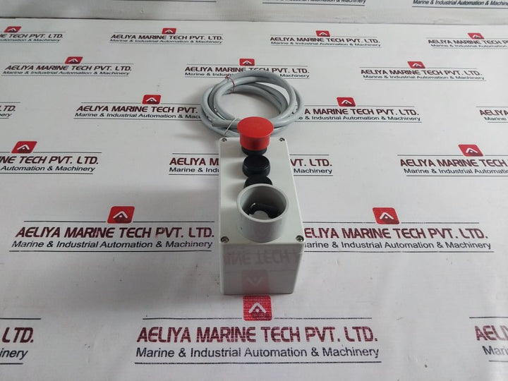 Baco 33E11 Red Push Pull Switch 10A 690V Ac