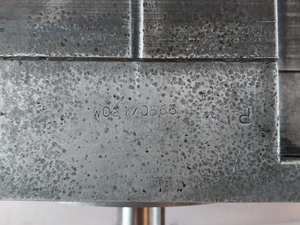 Baldor Bsm100B 2150Aa Brushless Ac Servomotor 300 Volts