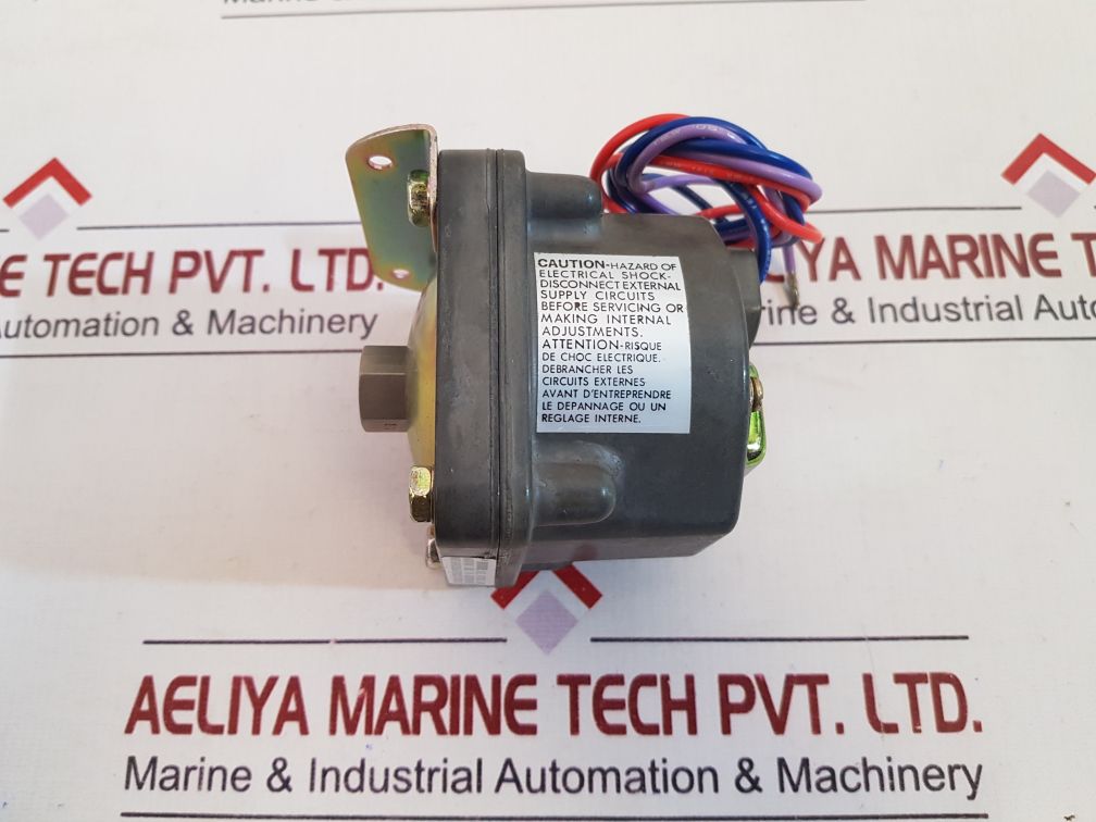 Barksdale D1H-h18Ss Pressure Or Vacuum Actuated Switch