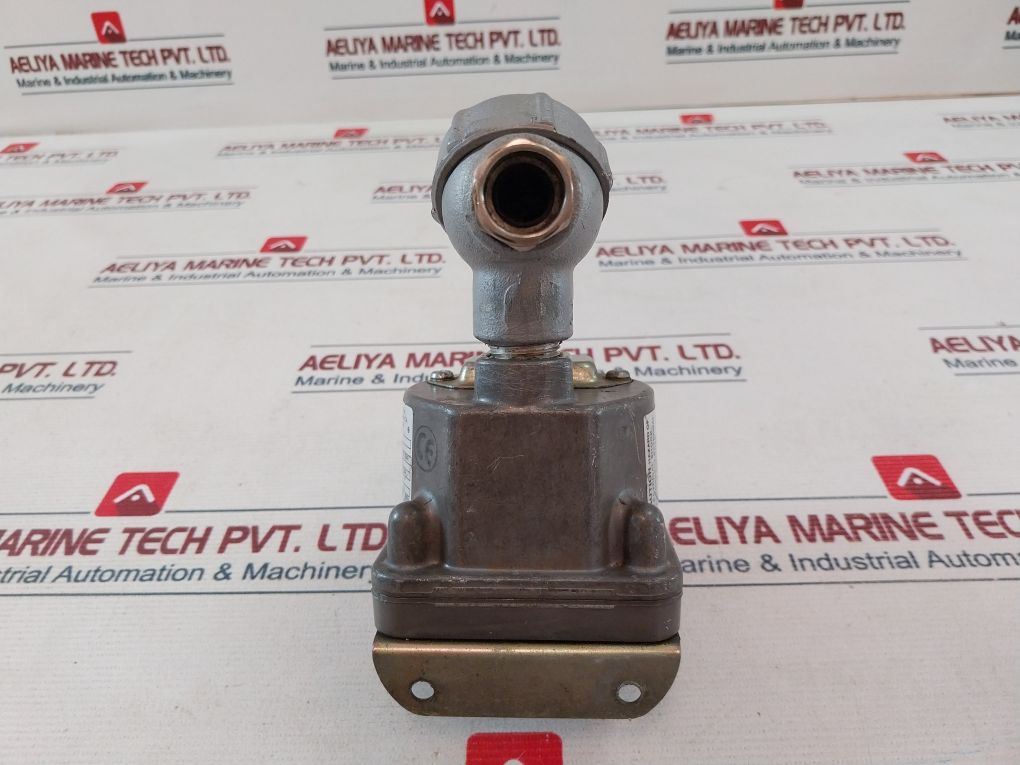 Barksdale D2H-a150Ss Pressure Or Vacuum Actuated Switch