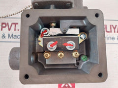 Barksdale P1H-k340-gl Pressure Switch With Test Cock 137 Bar