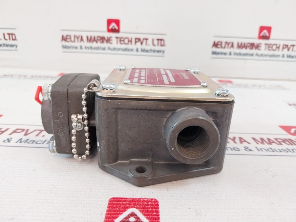 Barksdale P1H-k340-gl Pressure Switch With Test Cock 137 Bar