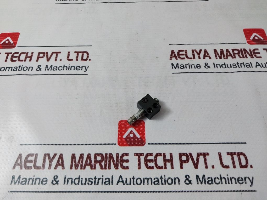 Baumer Electric Ifrm 08P1703/S35L Proximity Sensor