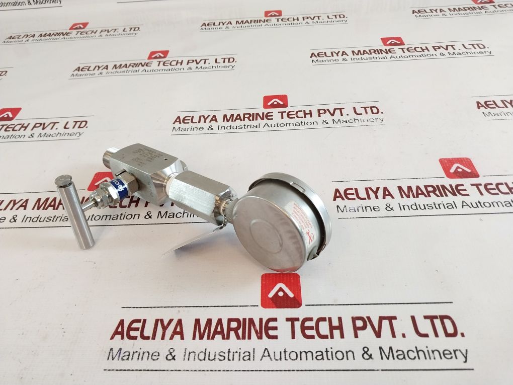 Baumer En 837-1 Pressure Gauge With Rosemount C306111125-0000 Valve