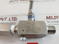 Baumer En 837-1 Pressure Gauge With Rosemount C306111125-0000 Valve