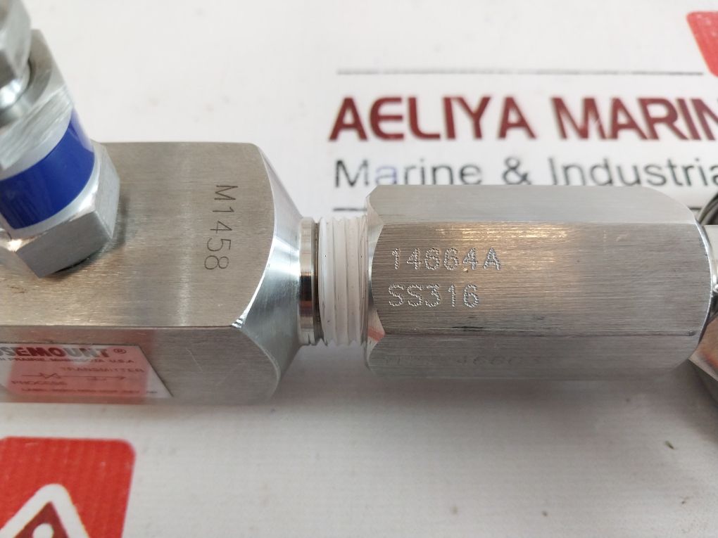 Baumer En 837-1 Pressure Gauge With Rosemount C306111125-0000 Valve