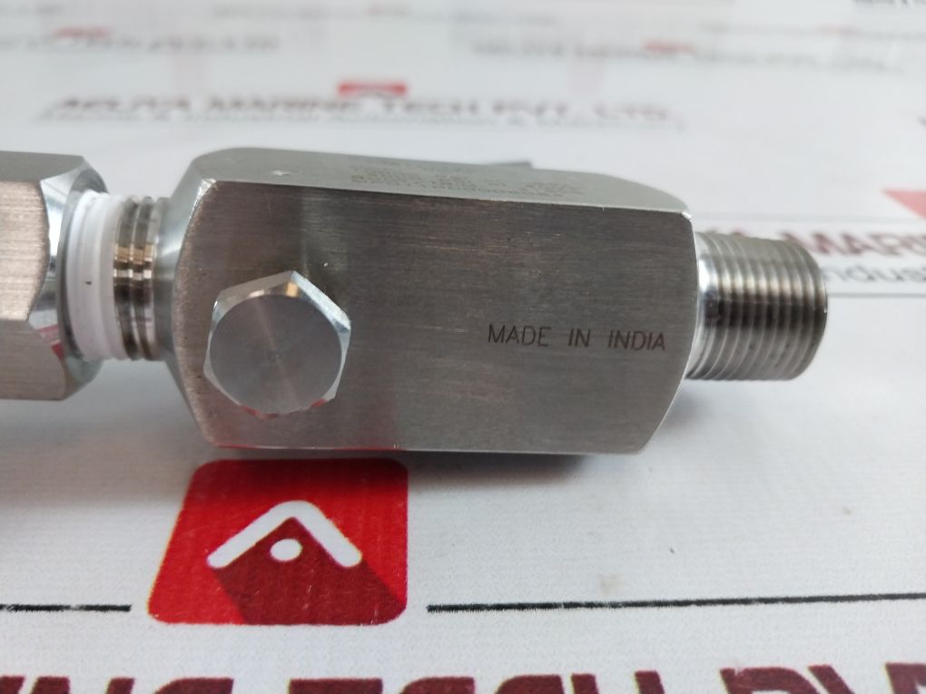 Baumer En 837-1 Pressure Gauge With Rosemount C306111125-0000 Valve