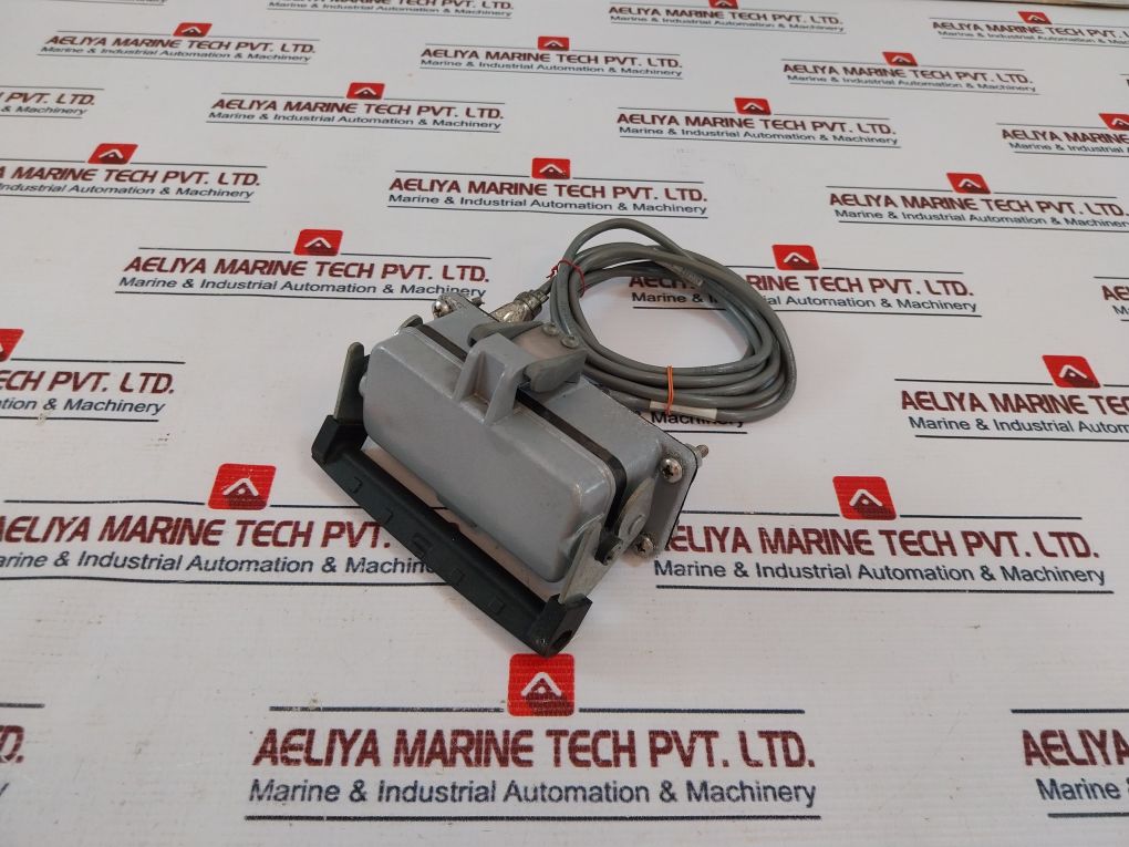 Belden Awm 2464 Connector Cable Av0352
