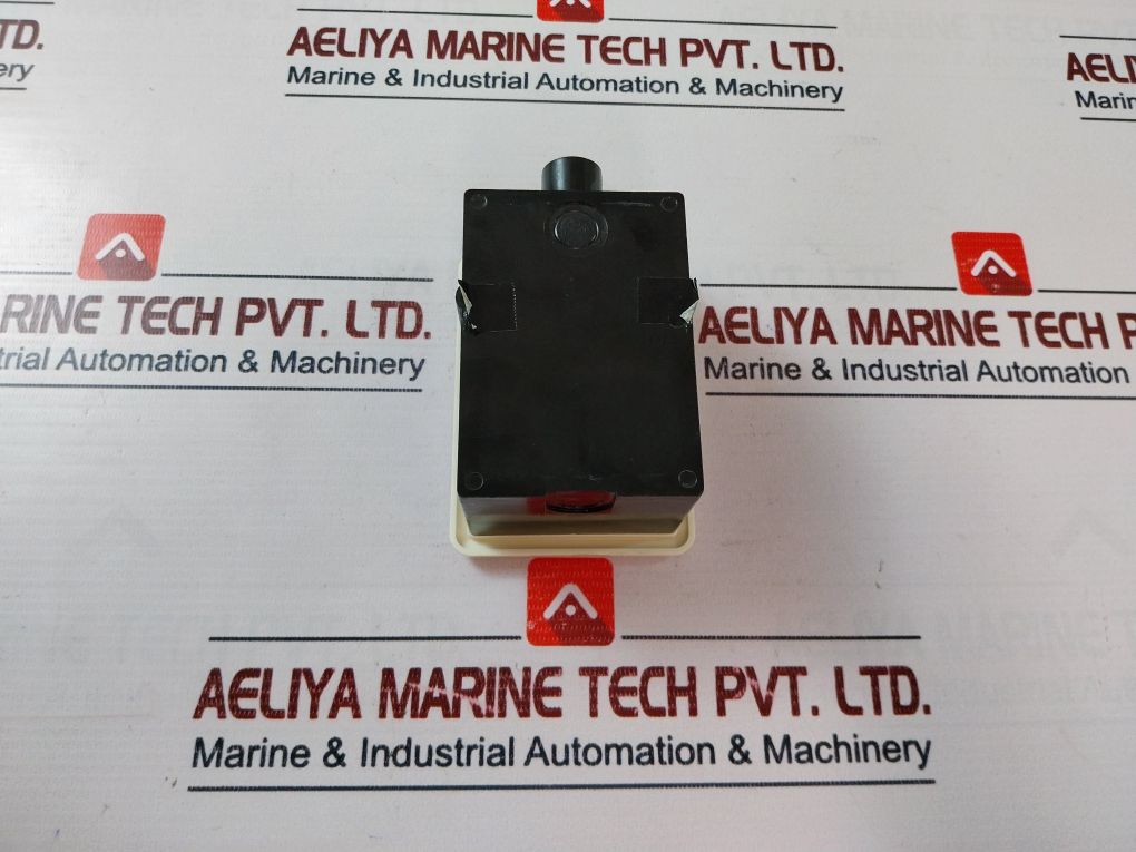 Berker 4475 Flush-mounted Safety Shaving Socket 220V 20 Va