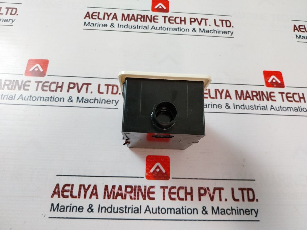 Berker 4475 Flush-mounted Safety Shaving Socket 220V 20 Va