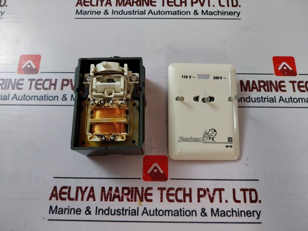 Berker 4475 Flush-mounted Safety Shaving Socket 220V 20 Va