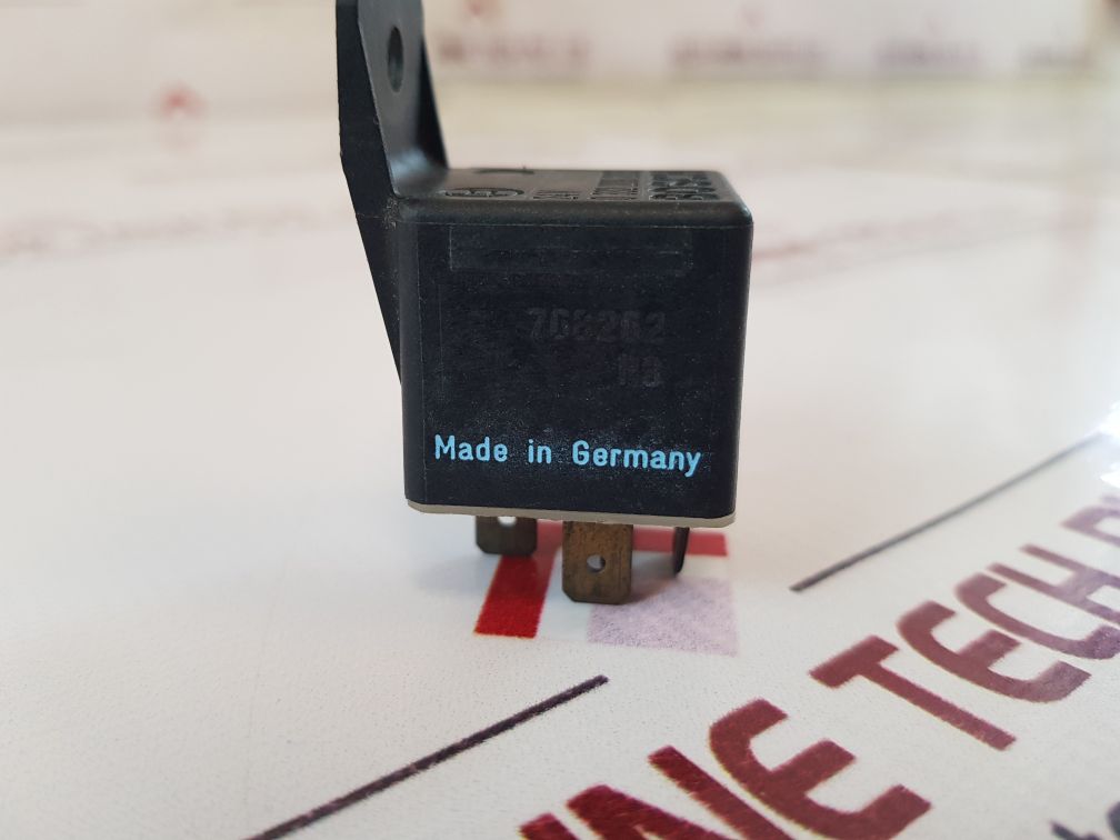 Lot Of 2X Bosch 0 332 209 203 Relay 24V