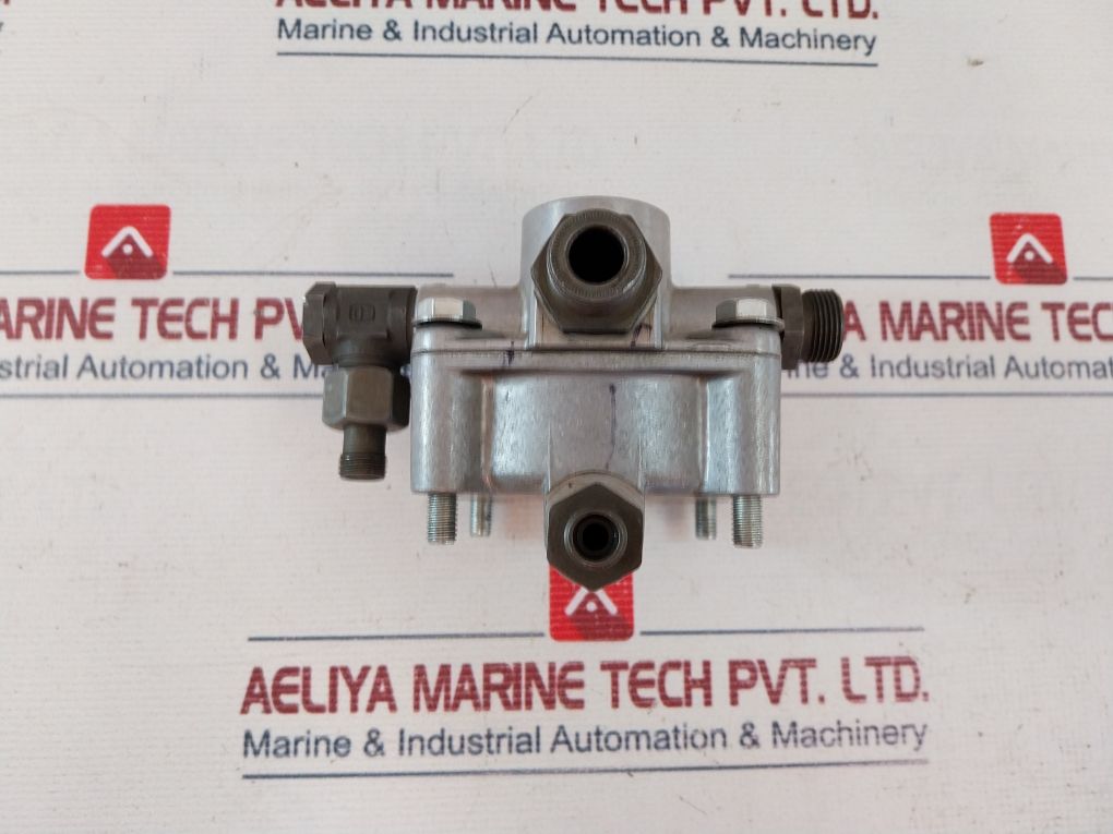 Bosch 0 481 026 005 Pneumatic Relay Valve
