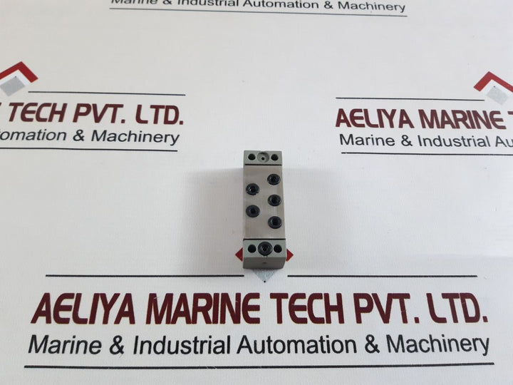 Bosch 0 820 223 010 Directional Valve