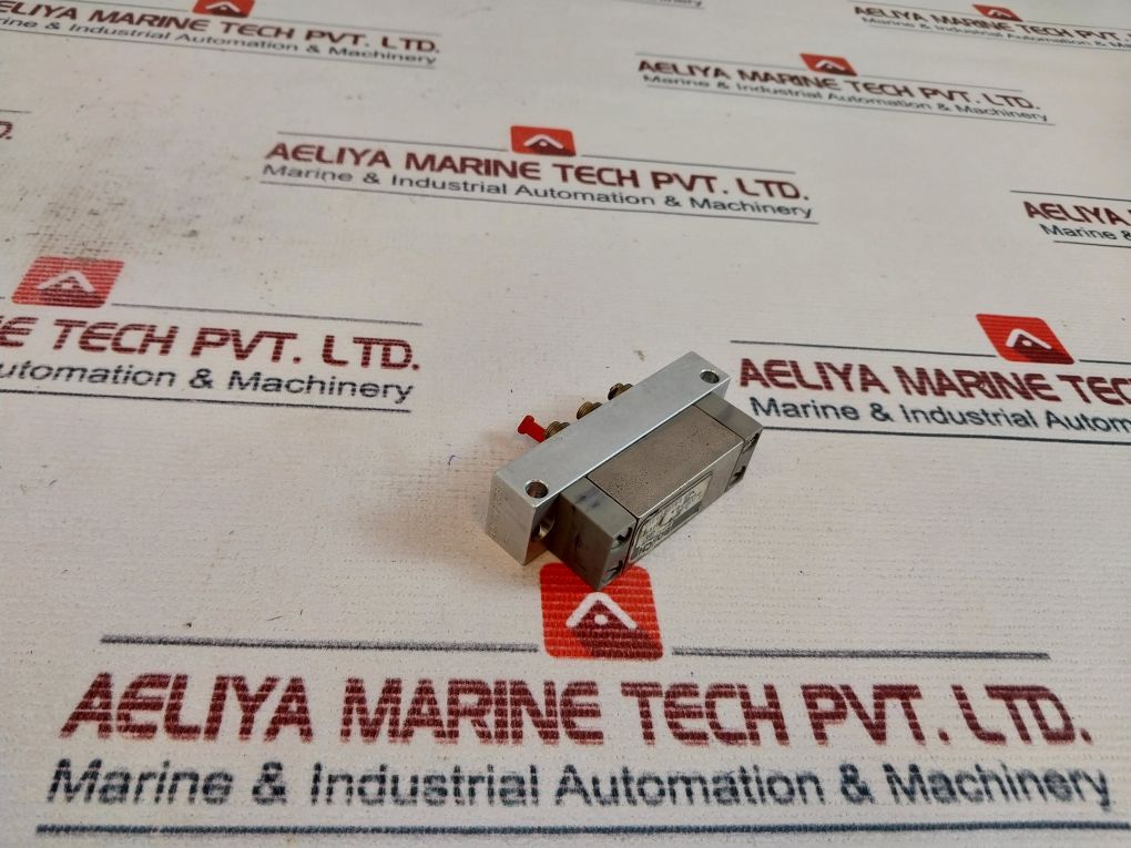 Bosch 0 820 223 012 Solenoid Valve 