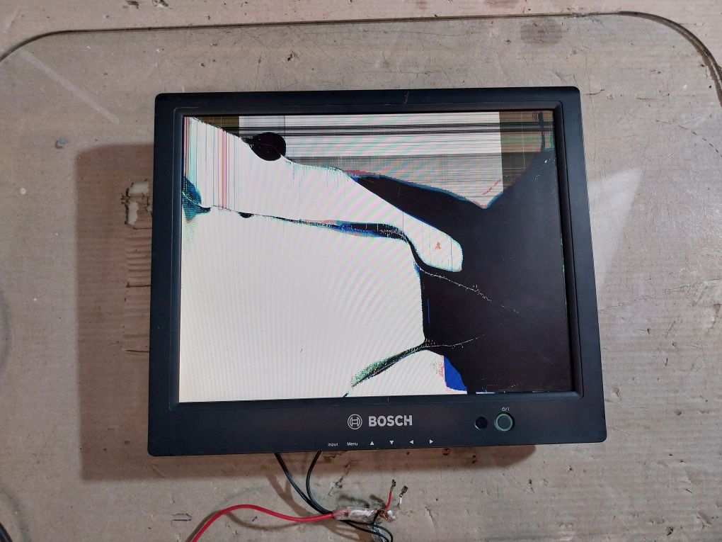 Bosch Uml-151-90 15" Lcd Color Monitor Bsh1209Cdt00045 (Not Working)