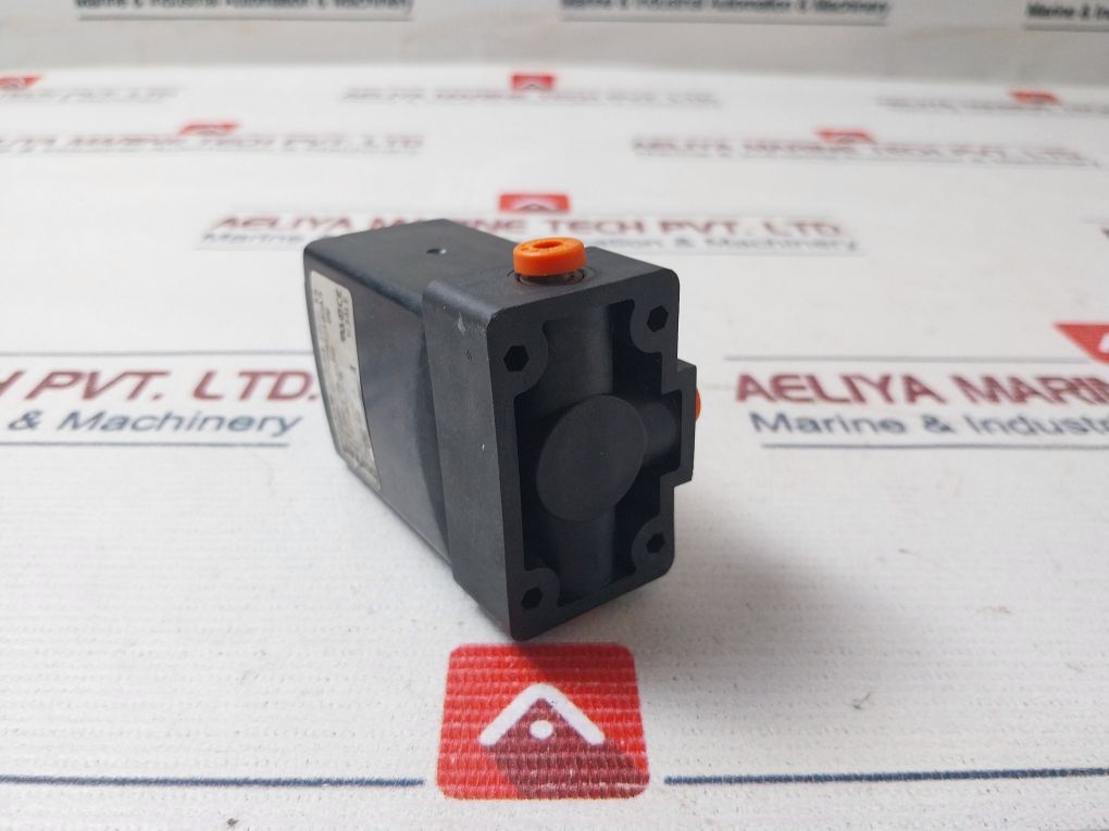 Burkert 5330 C 7/64 Epdm Ks Pneumatic Solenoid Valve W34Le