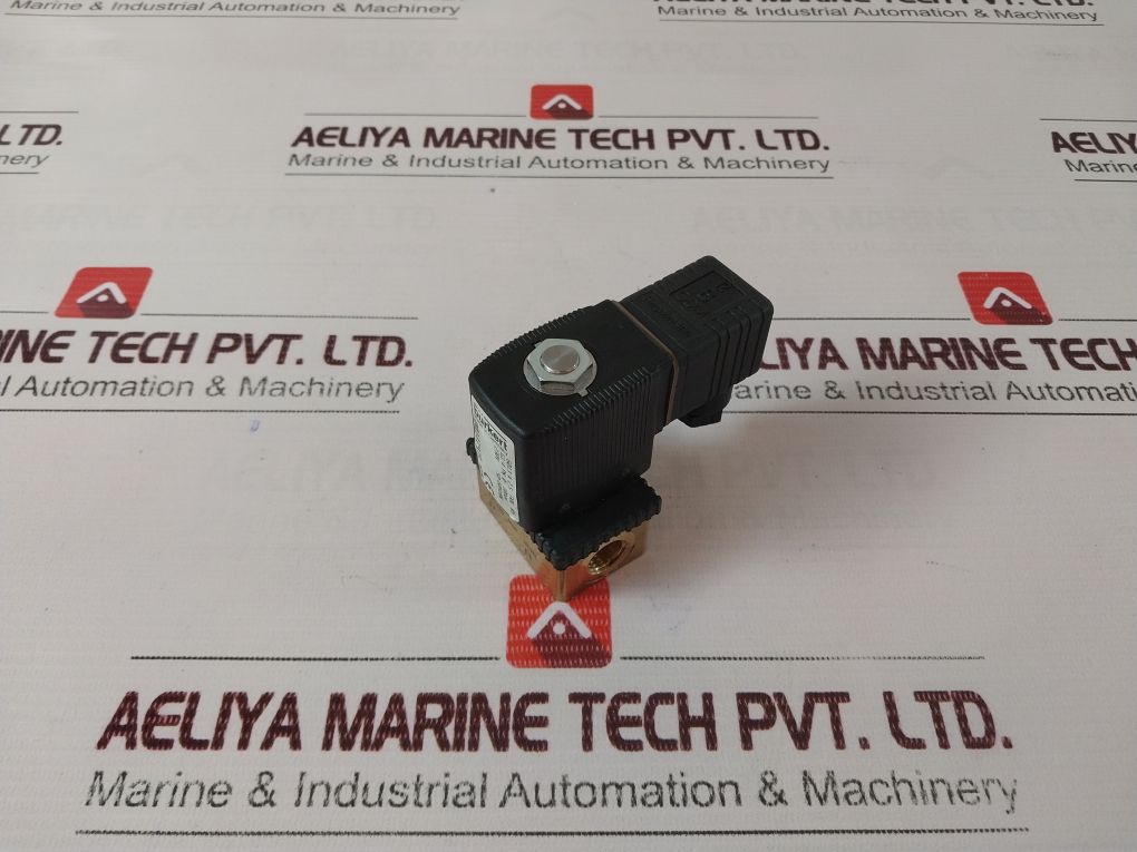 Burkert 6013 A 2,5 Fkm Ms Solenoid Plunger Valve 230V G1/4 Pn