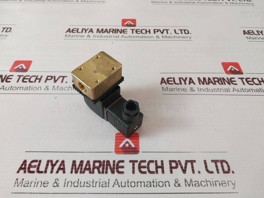 Burkert 6013 A 2,5 Fkm Ms Solenoid Plunger Valve 230V G1/4 Pn