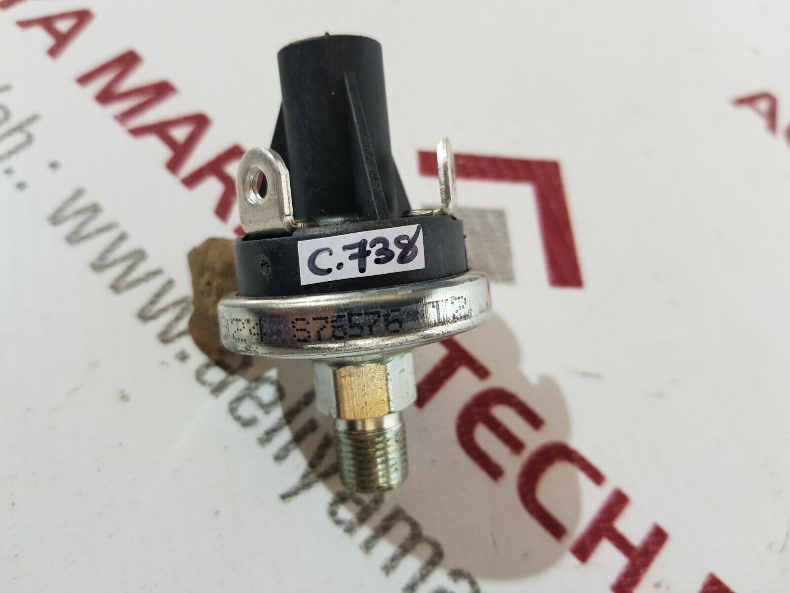 Hobbs pressure switch 76576 12 N/o