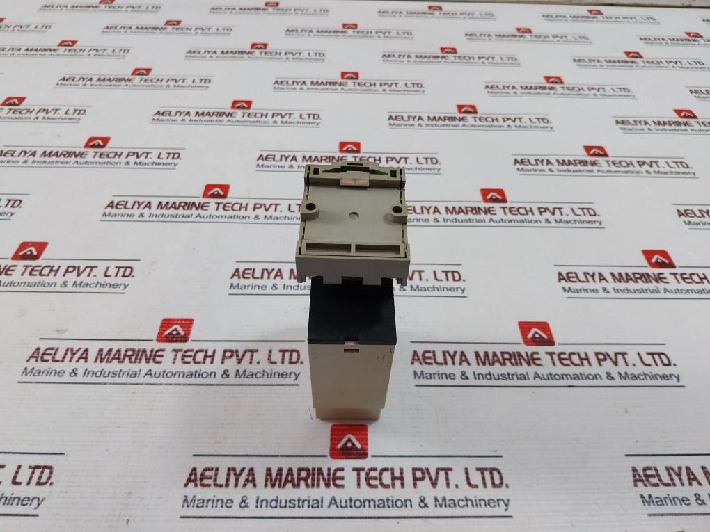 Carlo Gavazzi Pua01Cb23500V Voltage And Current Relay With Socket 50-60Hz