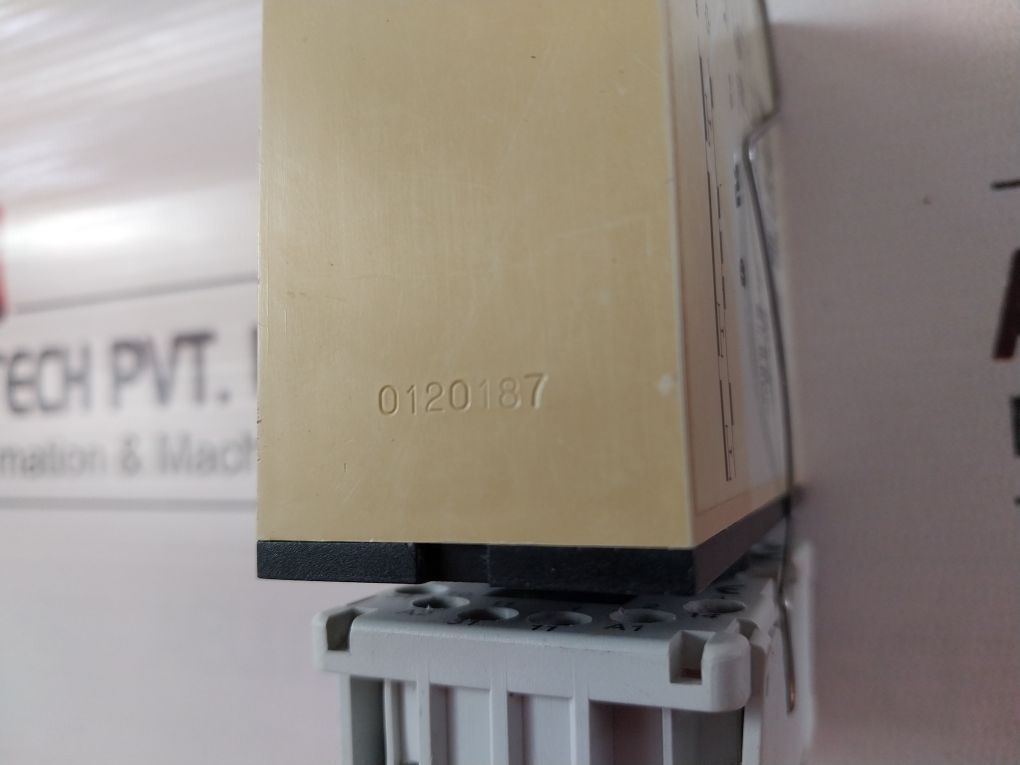 Carlo Gavazzi S105 156 924 Time Relay 