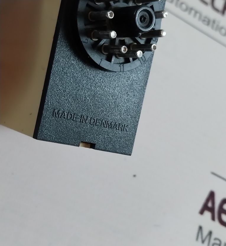 Carlo Gavazzi Sm 25 Voltage Level Relay 2-20V With Base