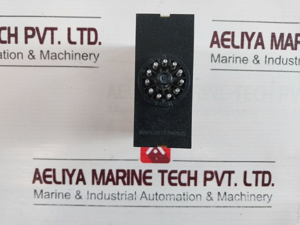 Carlo Gavazzi Sm 25 Voltage Level Relay 2-20V With Base