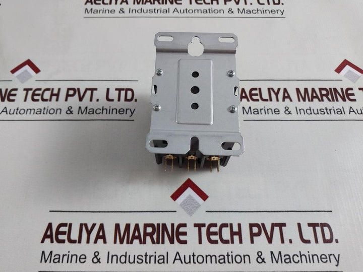 Carrier Hn53Cc024 Contactor 24Vac 50/60Hz