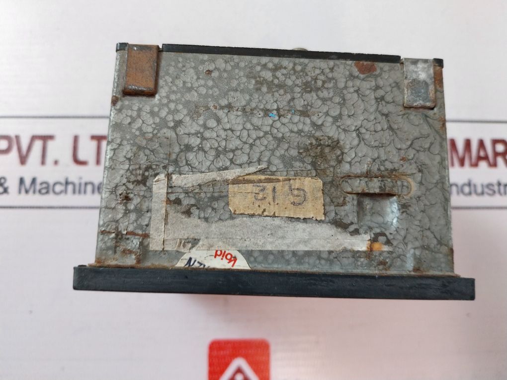 Celsa 220V Voltmeter 55-65 Hz