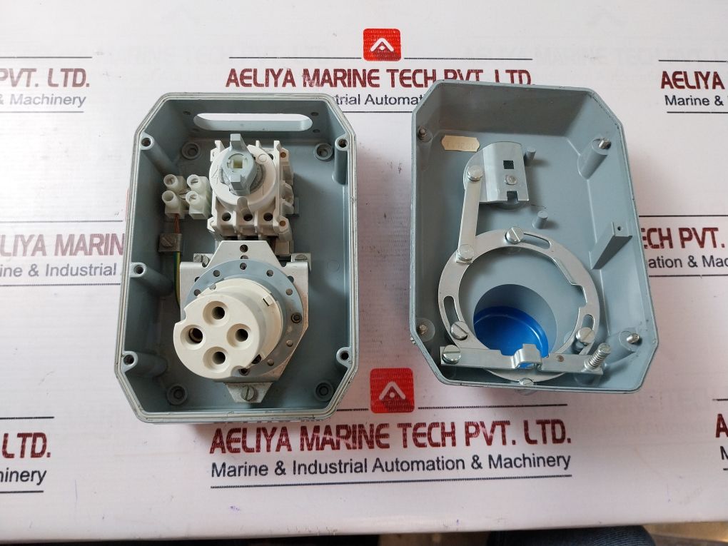 Cewe Cub 316-9 Commando Interlocked Switch Socket 220-250 Vac 16A 9H