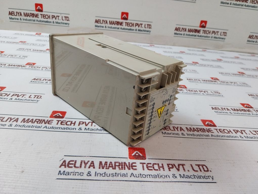 Chino Db1000 Digital Indicating Controllers Db1120-f000