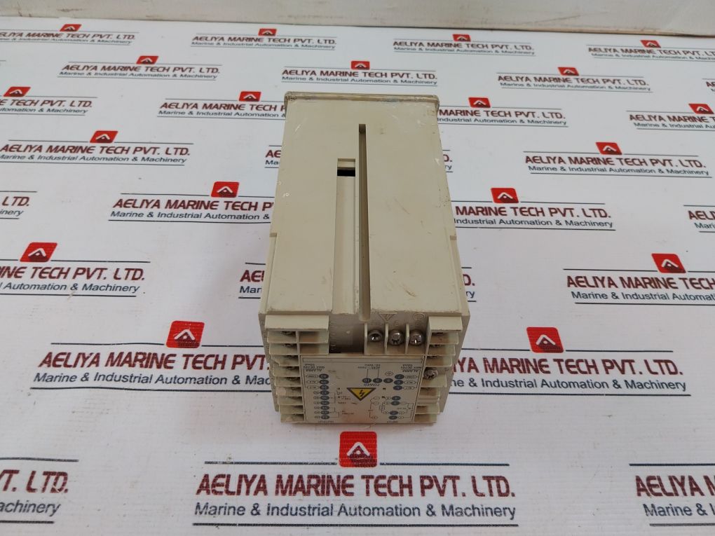 Chino Db1000F Digital Indicating Controller Db1120-000