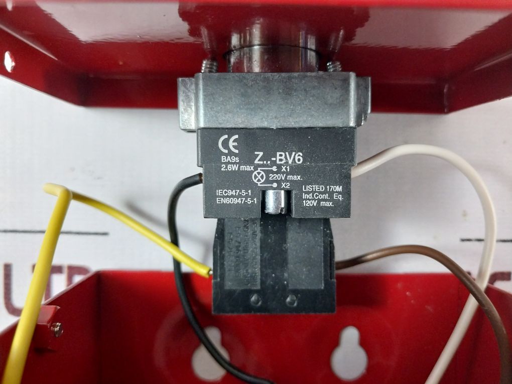 Ciglow C27859/Ct456 Rated Wall Mounted Flameless Lighter 230V