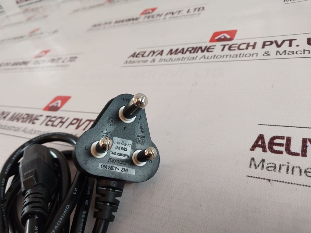 Set Cisco Catalyst 2960 Plus Series Ws-c2960+24Tc-1 Switch 100-240V