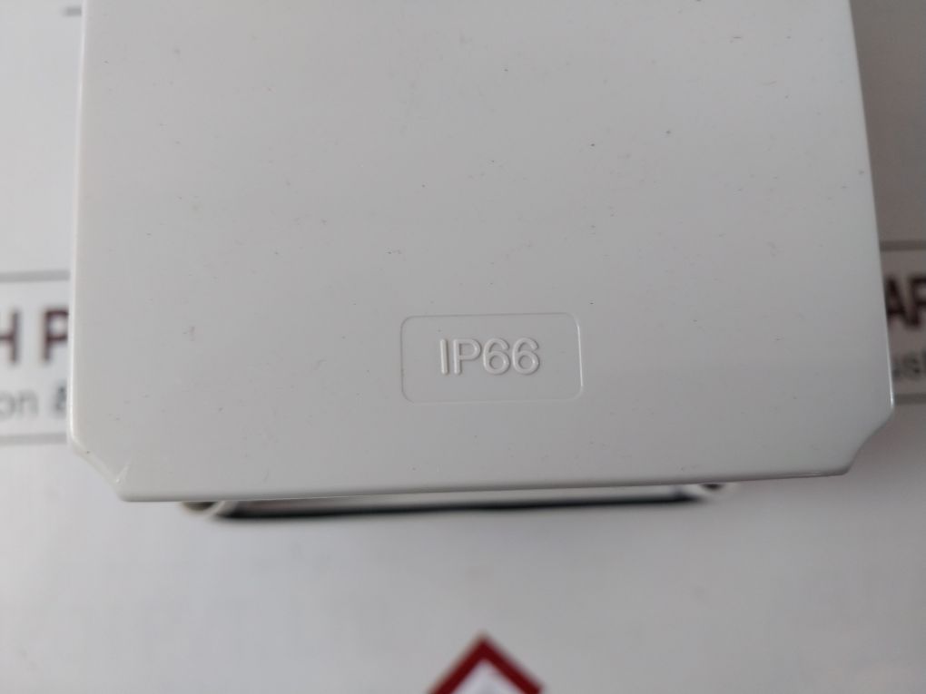 Clipsal 56Swh325 3-pole Enclosed Load Break Switch