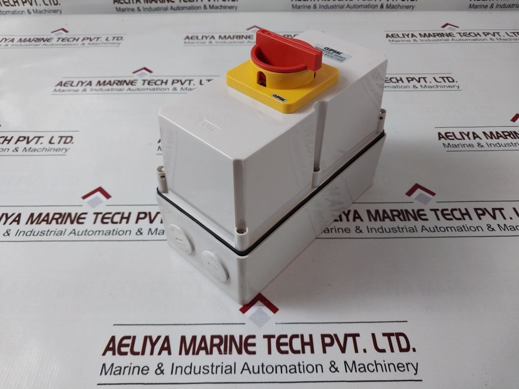 Clipsal 56Swh325 3-pole Enclosed Load Break Switch