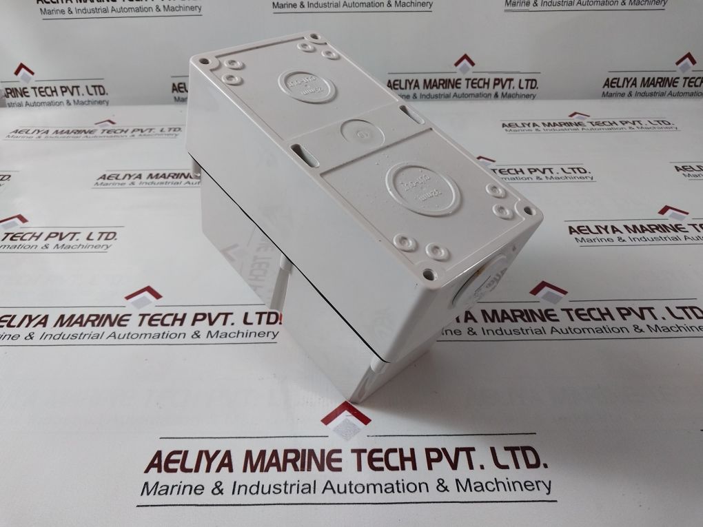 Clipsal 56Swh325 3-pole Enclosed Load Break Switch – Aeliya Marine Tech
