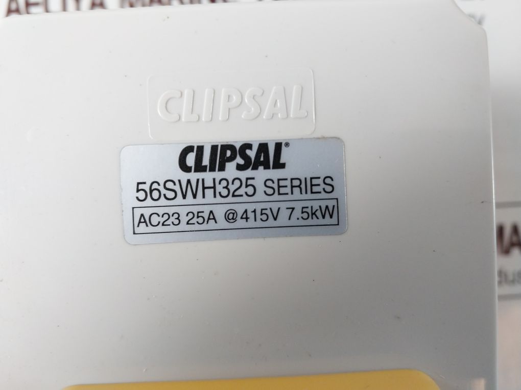 Clipsal 56Swh325 3-pole Enclosed Load Break Switch