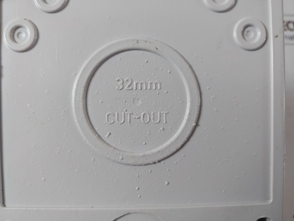 Clipsal 56Swh325 3-pole Enclosed Load Break Switch