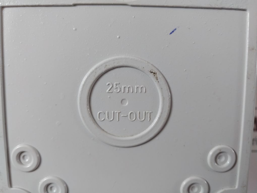 Clipsal 56Swh325 3-pole Enclosed Load Break Switch