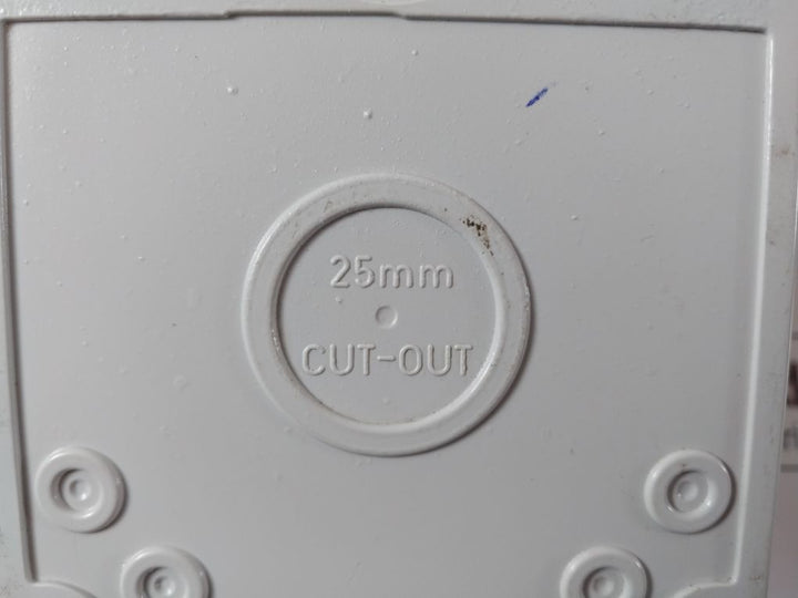 Clipsal 56Swh325 3-pole Enclosed Load Break Switch