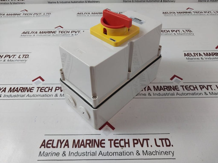 Clipsal 56Swh325 3-pole Enclosed Load Break Switch